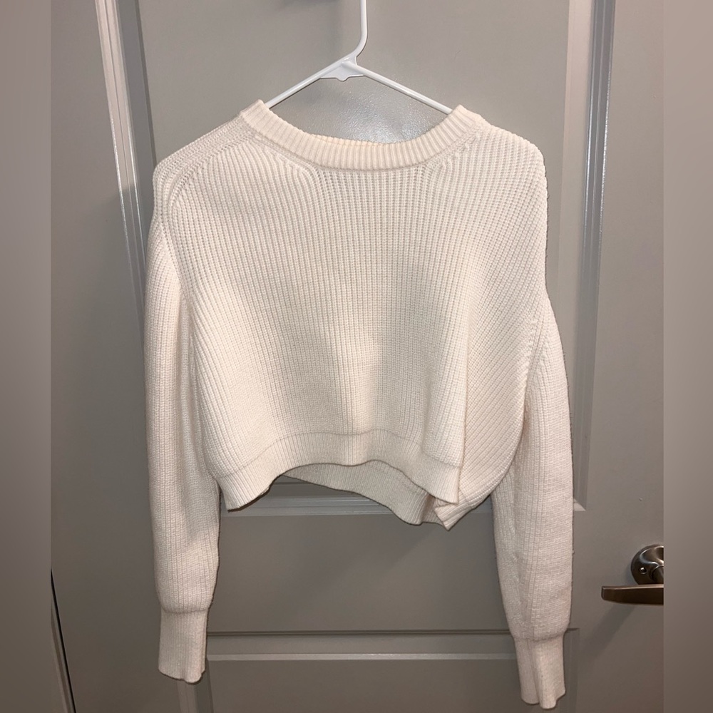 Zara cream knit sweater cropped
Size medium